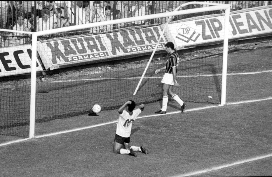 20/09/1987. Al termine di uno strepitoso dribbling, portando palla da area ad area, Baggio realizza il secondo gol con cui la Fiorentina batte il Milan, futuro campione d&#39;Italia, per 2-0. 